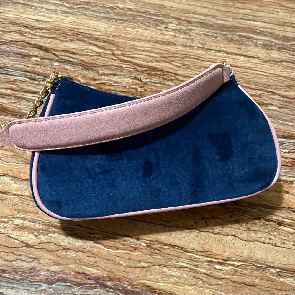 Juicy Couture - Picture 8 of 11